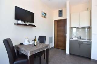 Апартаменты Apartments Jelušić Будва Номер-студио с видом на море-10