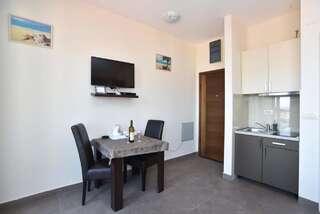 Апартаменты Apartments Jelušić Будва Номер-студио с видом на море-11